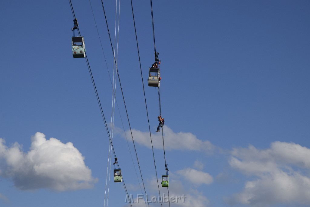 Koelner Seilbahn Gondel blieb haengen Koeln Linksrheinisch P455.JPG - Miklos Laubert